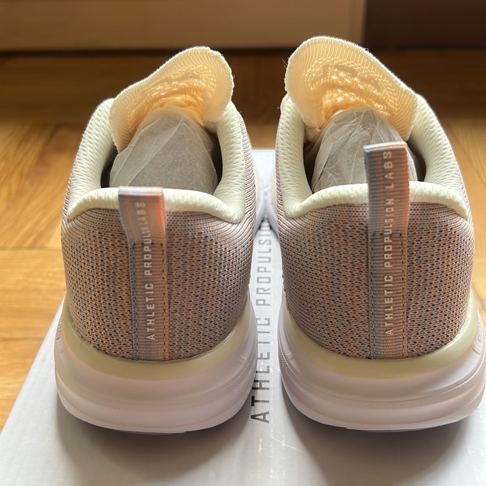 APL Techloom Pro Women’s Sneakers Sz 5.5 NEW IN BOX - Picture 3 of 5